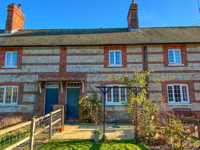 3 Bedroom Cottage To Rent In Chilmark, Salisbury, SP3