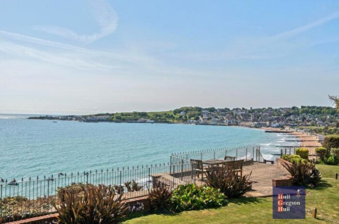 3 Bedroom Flat For Sale In Seascapes, Highcliffe Road, BH19