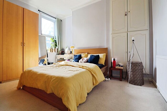 1 Bedroom Flat For Sale In Newport Road, Cardiff, CF24