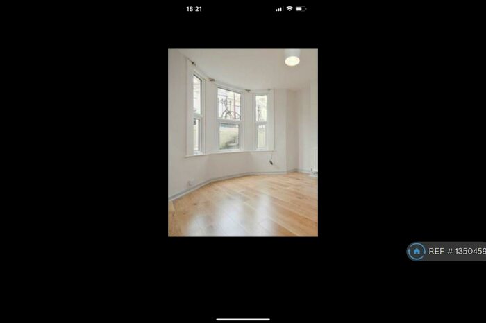 3 Bedroom Flat To Rent In Narford Road, London, E5