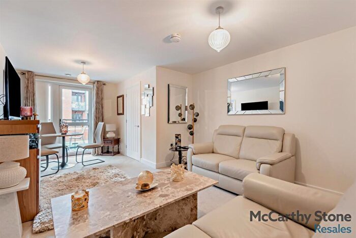 1 Bedroom Apartment For Sale In Roslin Place, Station Road, Hook, RG27