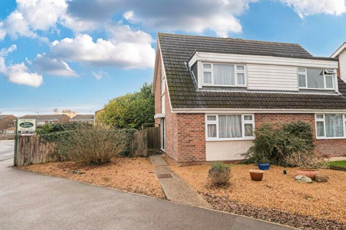 3 Bedroom Semi Detached House For Sale In Lincroft, Oakley, MK43