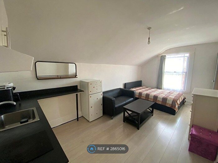 Studio To Rent In Courcy Road, London, N8