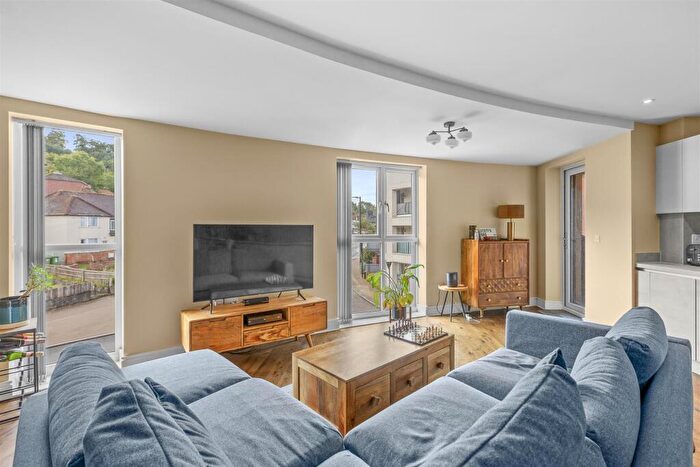 1 Bedroom Apartment For Sale In Suffield Hill, High Wycombe, HP11