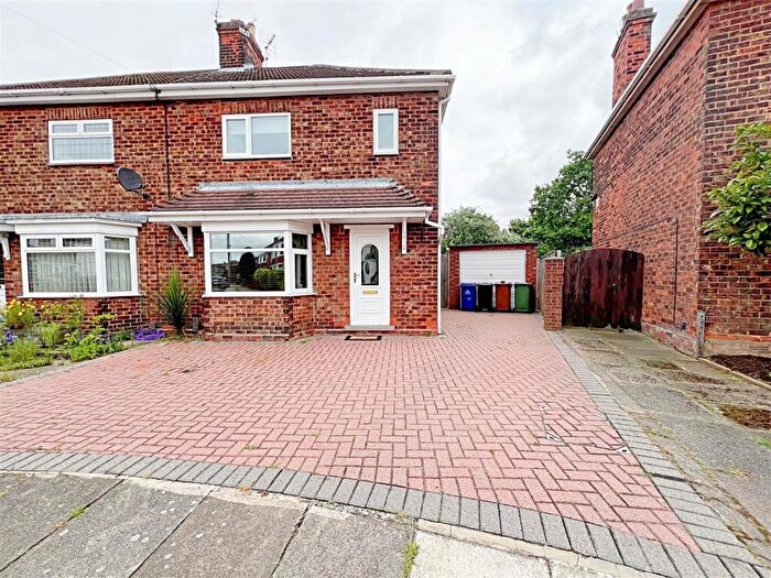 3 Bedroom Semi-Detached House For Sale In Drew Avenue, Grimsby, N.E. Lincs, DN32