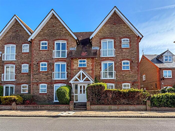 1 Bedroom Flat For Sale In River Road, Littlehampton, BN17
