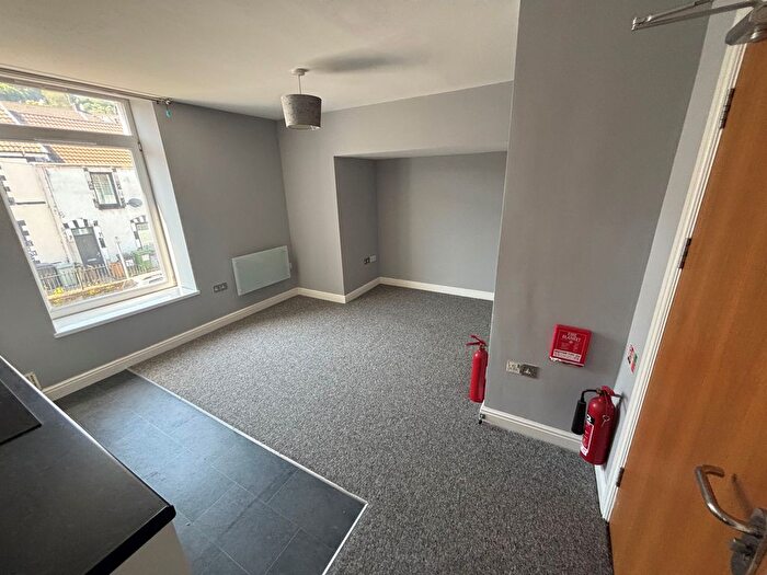 1 Bedroom Flat To Rent In Neath Road, Plasmarl, Swansea, SA6