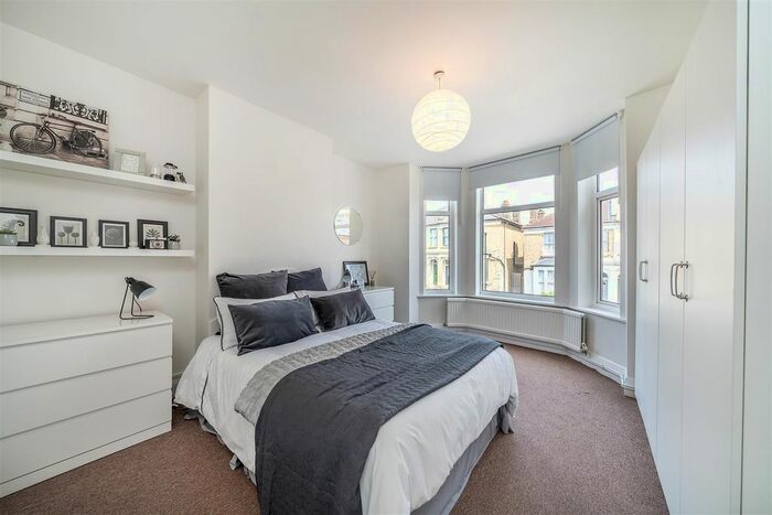 3 Bedroom Flat To Rent In Wolfington Road, West Norwood, SE27