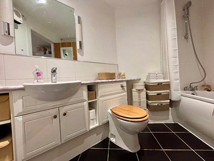 2 Bedroom Apartment For Sale In Warstone Lane, Birmingham, B18