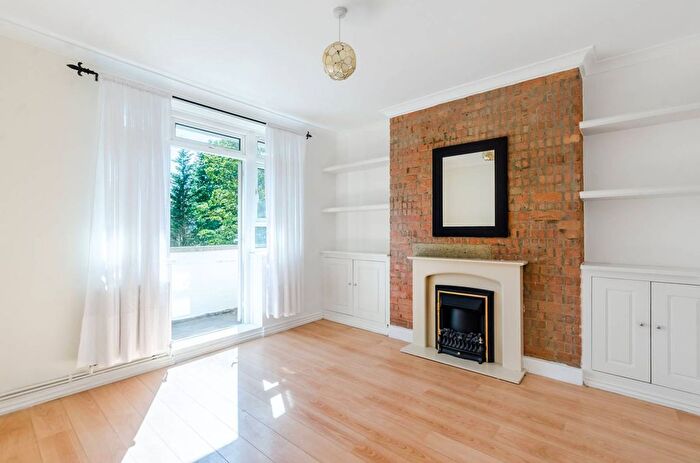 2 Bedroom Flat To Rent In Kings Avenue, Clapham, London, SW4