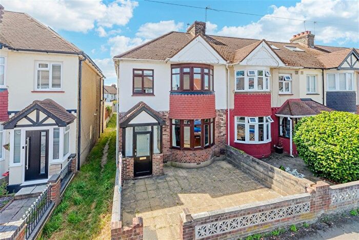 3 Bedroom End Of Terrace House For Sale In Lime Avenue, Northfleet, Kent, DA11