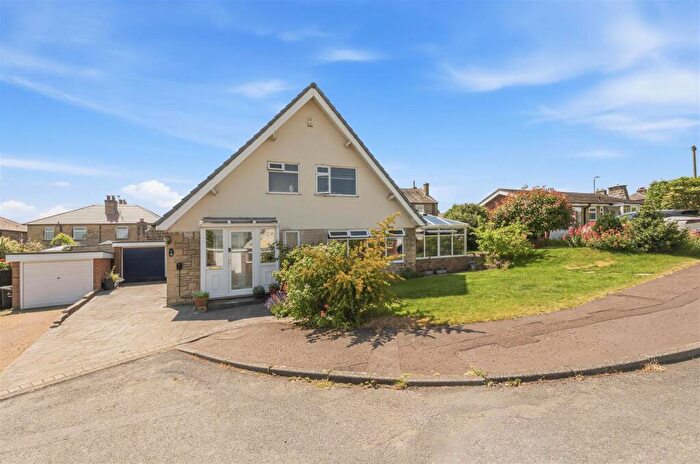 4 Bedroom Detached House For Sale In Oakfield Close, Elland, HX5