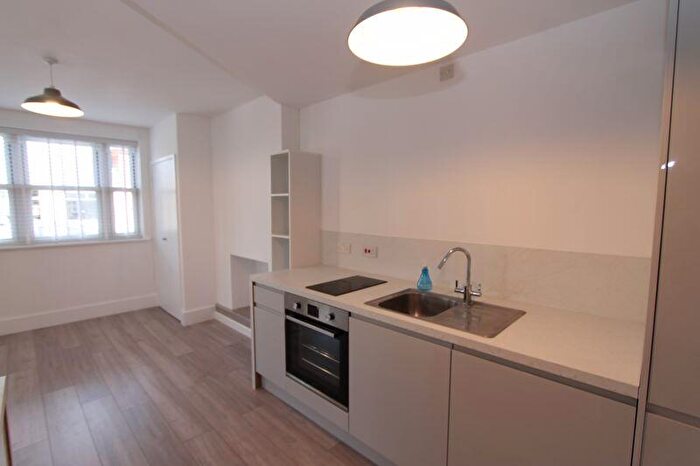 1 Bedroom Flat To Rent In Fern Road, Farncombe, GU7