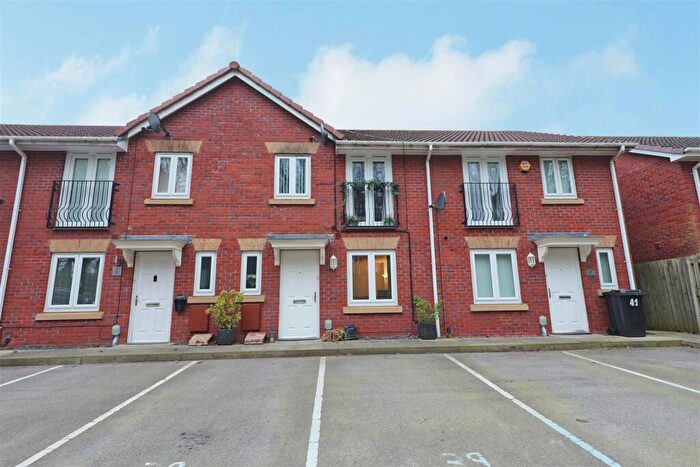 3 Bedroom Terraced House For Sale In Ladybower Way, Kingswood, Hull, HU7