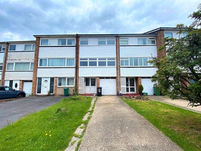 4 Bedroom Town House To Rent In Turnberry Way, Crofton, BR6