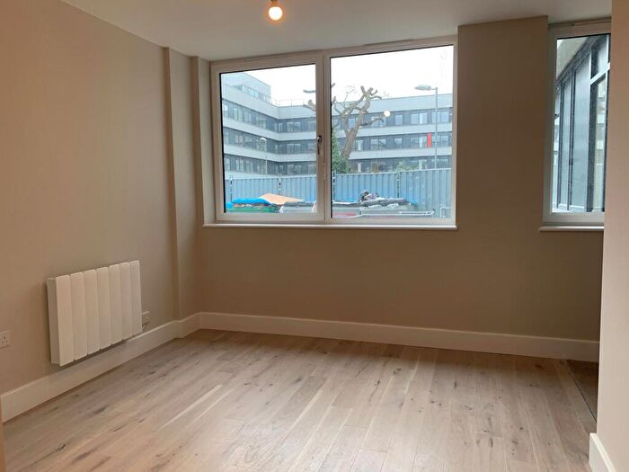 1 Bedroom Flat To Rent In Compass Point, Romsey Road, SO16