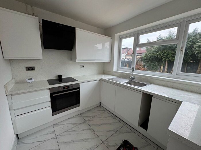 4 Bedroom Semi-Detached House To Rent In Rushdene Close, Northolt, UB5