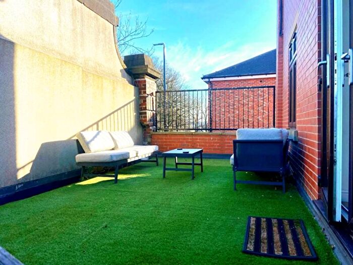 2 Bedroom Apartment To Rent In Cardigan Lane, Leeds, LS4