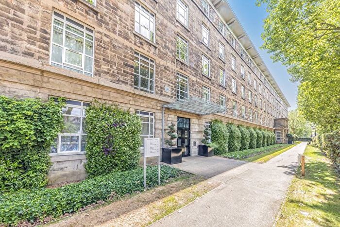 2 Bedroom Flat To Rent In Bromyard Avenue, Acton, W3