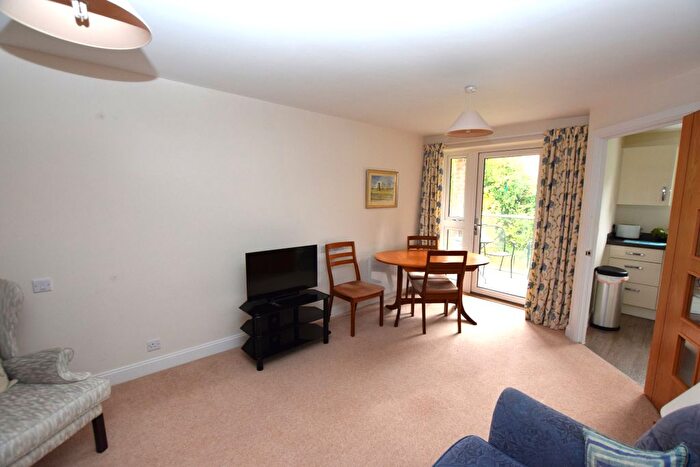 1 Bedroom Flat For Sale In Austen Place, Lower Turk Street, Alton, Hampshire, GU34
