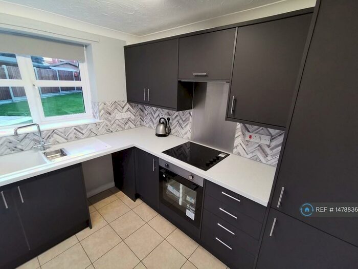3 Bedroom Detached House To Rent In Newcastle Close, Norwich, NR7