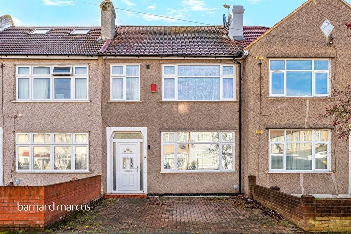 3 Bedroom Terraced House For Sale In Greenock Road, London, SW16
