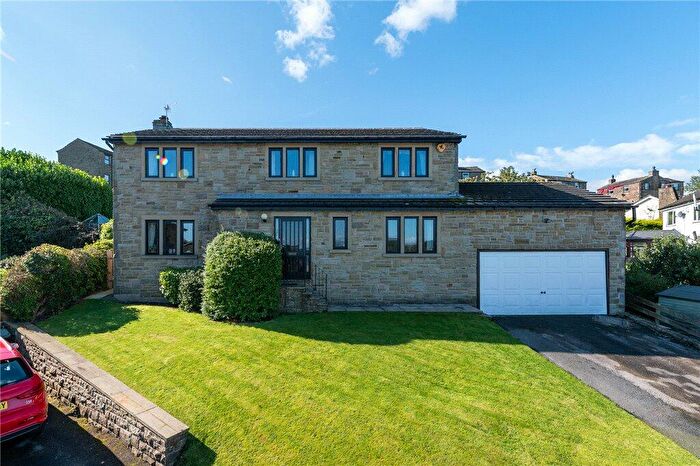4 Bedroom Detached House For Sale In The Oaks, Wilsden, Bradford, West Yorkshire, BD15