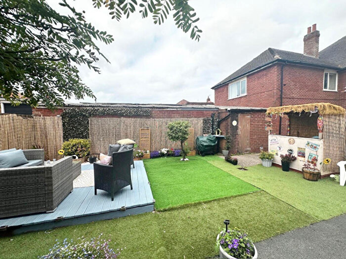 2 Bedroom Apartment To Rent In Manor Court, Clifton Drive North, Lytham St. Annes, Lancashire, FY8