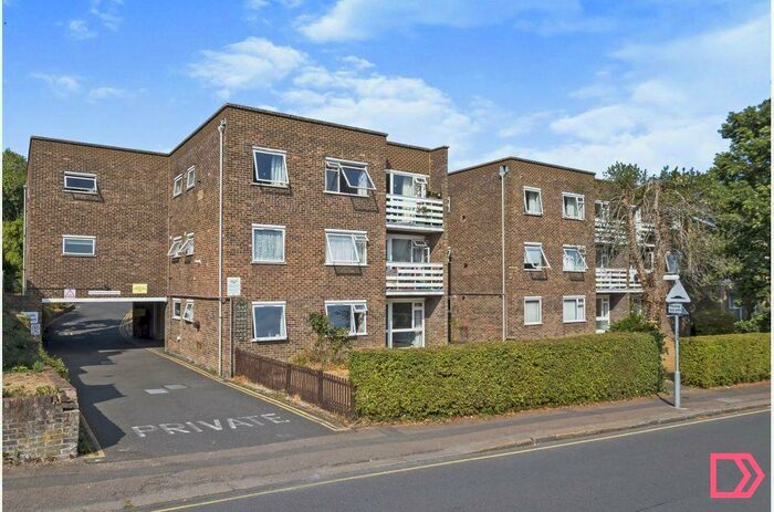 2 Bedroom Flat To Rent In Jefferson Court, Warwick Road, Redhill, Surrey, RH1