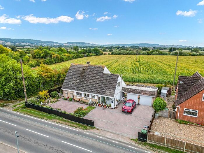 4 Bedroom Detached House For Sale In Bath Road, Eastington, Stonehouse, GL10