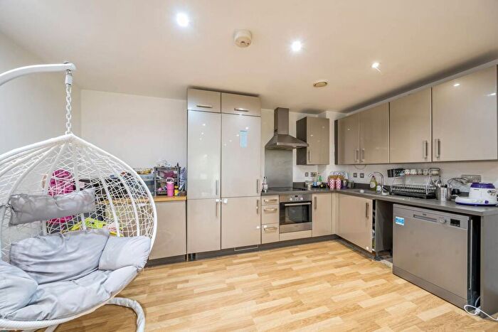 2 Bedroom Flat To Rent In Letchworth Road, Stanmore, HA7