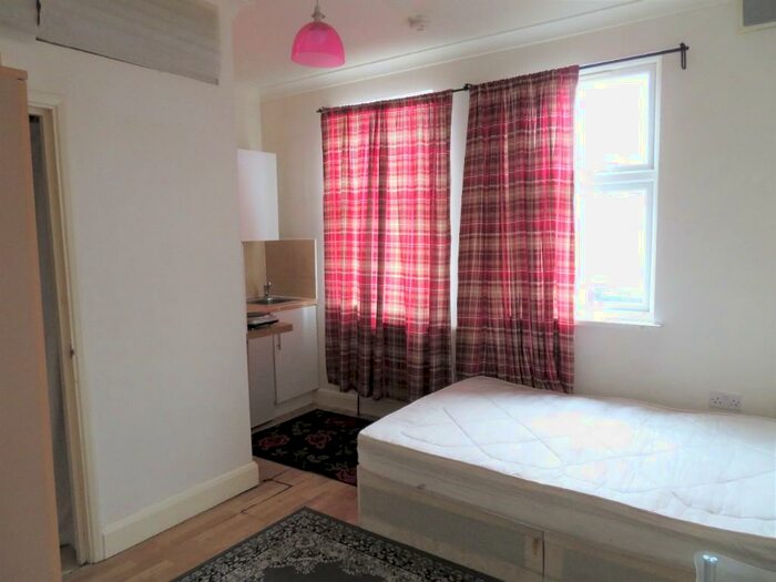 Studio To Rent In Park Lane, Wembley, Middlesex, HA9