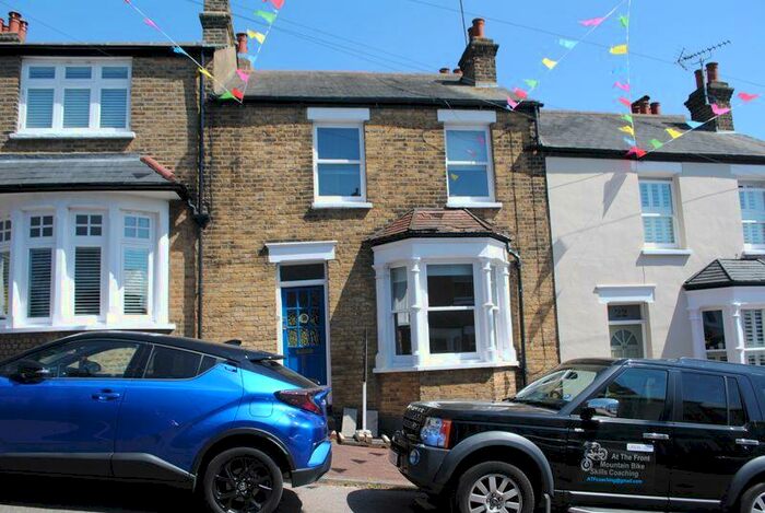 2 Bedroom Cottage To Rent In Uttons Avenue, Leigh-On-Sea, SS9