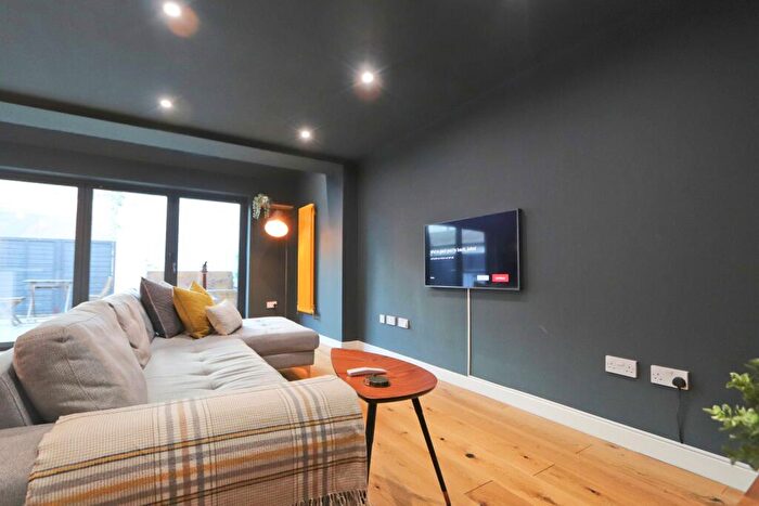 2 Bedroom Flat To Rent In Charles Place, Bristol, BS8
