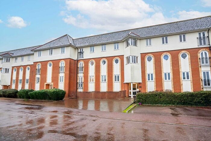 2 Bedroom Apartment To Rent In Walsingham Close, Hatfield, Hertfordshire, AL10