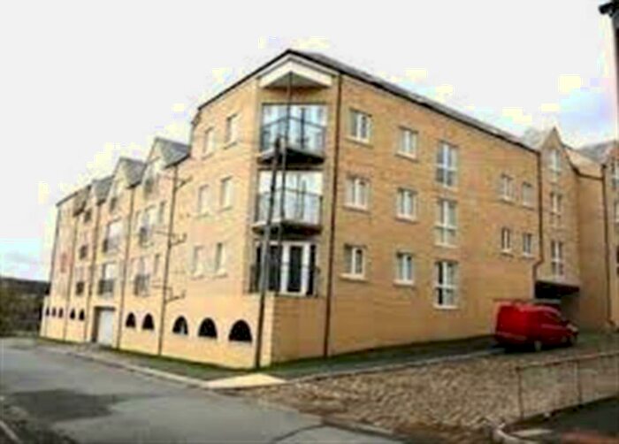 2 Bedroom Apartment To Rent In Winchester Court, Boothtown, Halifax, HX3