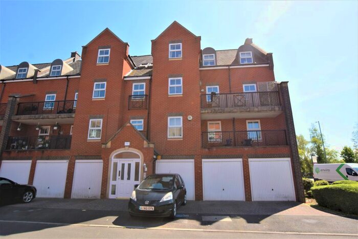 2 Bedroom Flat To Rent In Lynmouth Road, Swindon, SN2