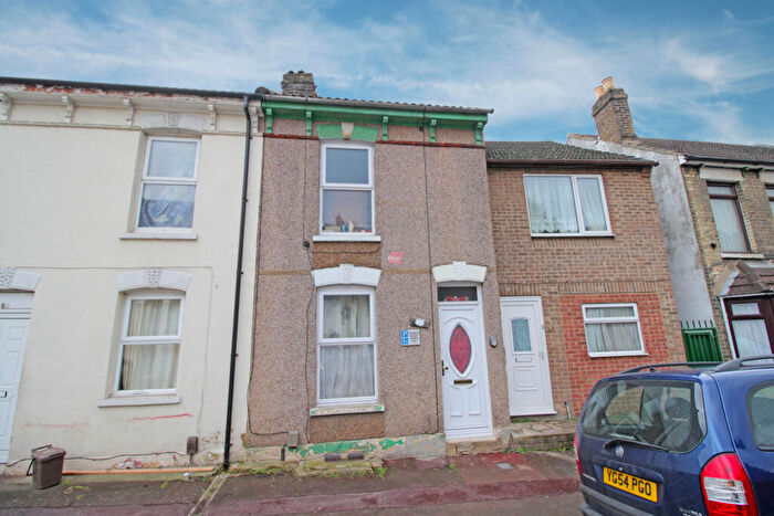 3 Bedroom Terraced House For Sale In Seymour Road, ME5