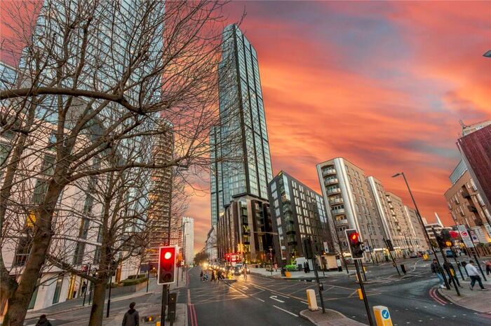 2 Bedroom Flat To Rent In Carrara Tower, Bollinder Place, EC1V