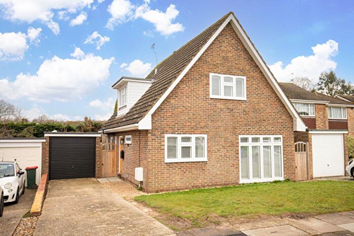 3 Bedroom Detached House For Sale In St. Catherines Road, Crawley, RH10