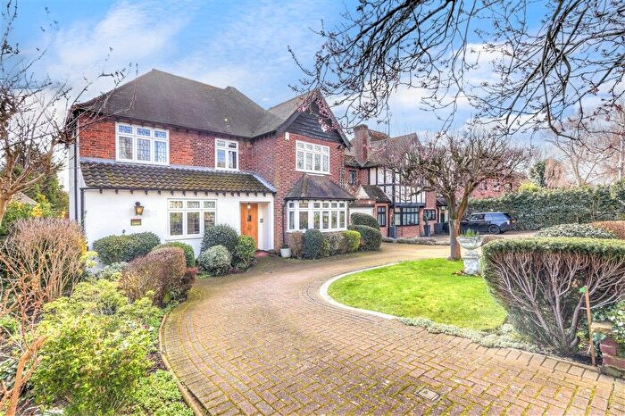 4 Bedroom Detached House For Sale In Meadow Way, Chigwell, Essex, IG7