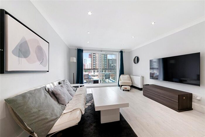 2 Bedroom Apartment To Rent In Lawn House Close, London, E14