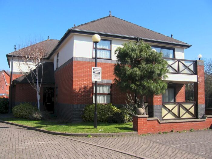 2 Bedroom Flat To Rent In Hardwick Court, Tamworth, B79