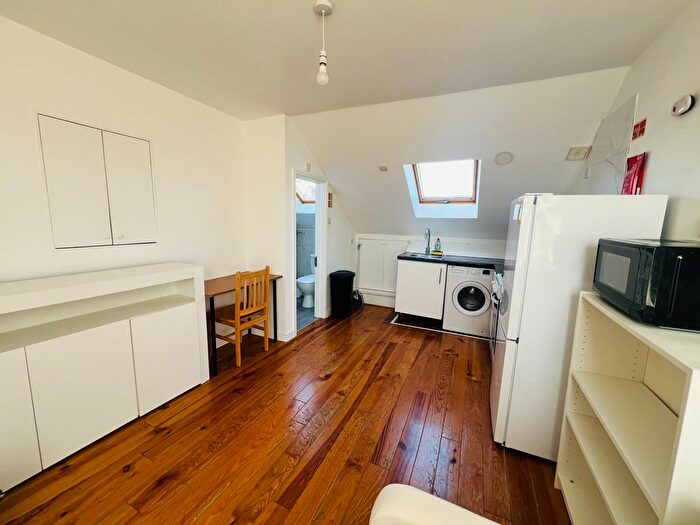 1 Bedroom Flat To Rent In Woodside Gardens, London, N17