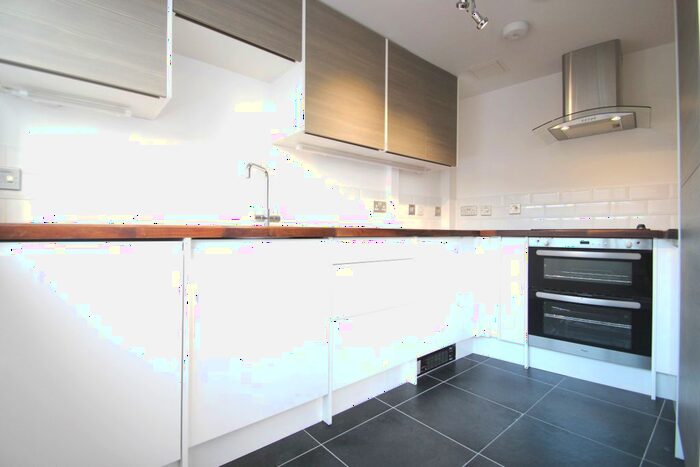 1 Bedroom Flat To Rent In High Street, Kingston Upon Thames, Surrey, KT1