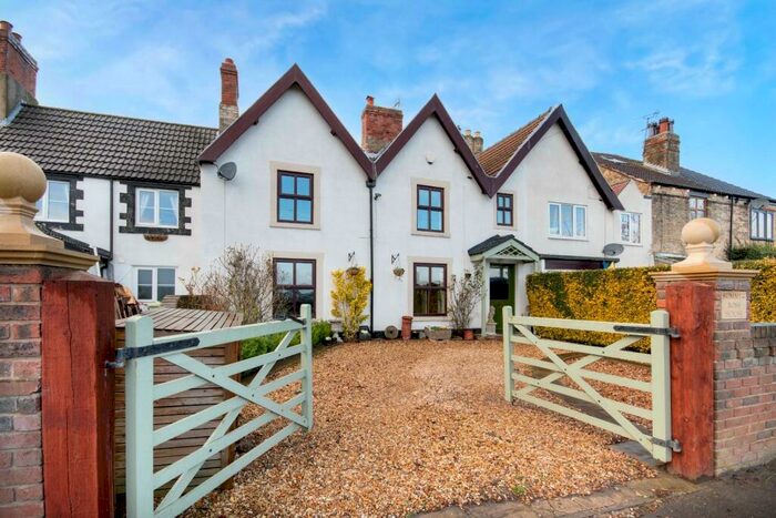4 Bedroom Terraced House For Sale In Fountain Hill, Walkeringham, Doncaster, DN10
