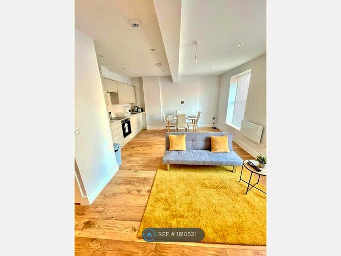 1 Bedroom Flat To Rent In Albert Court, Ramsgate, CT11