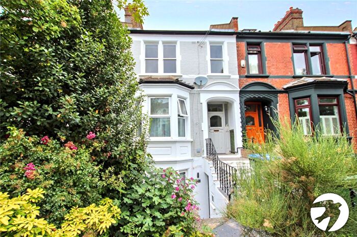 2 Bedroom Maisonette For Sale In Cantwell Road, Shooters Hill, London, SE18
