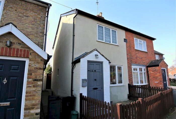 3 Bedroom Semi-Detached House To Rent In North Street, Egham, TW20