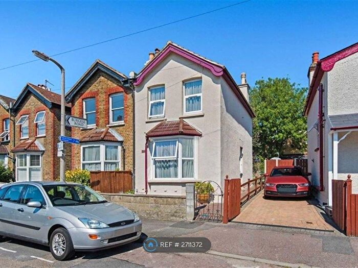 3 Bedroom Semi Detached House To Rent In Brandon Road, Sutton, SM1
